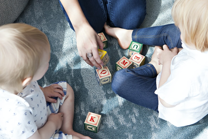 Importancia del juego en el desarrollo de niños de 6 a 12 meses