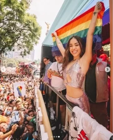 Danna paola en la marcha del orgullo LGBT+ 